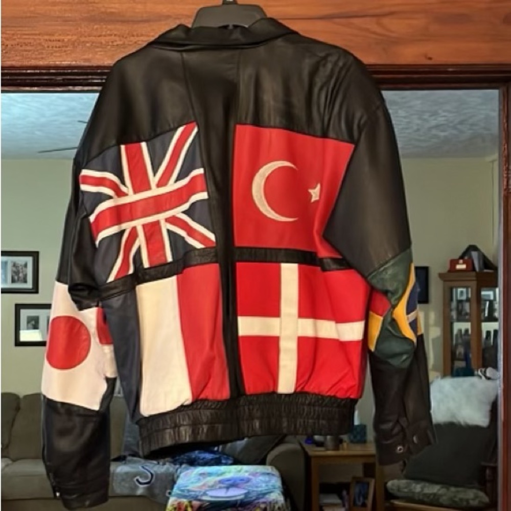 Vintage leather jacket good condition, black colors as seen on pictures.